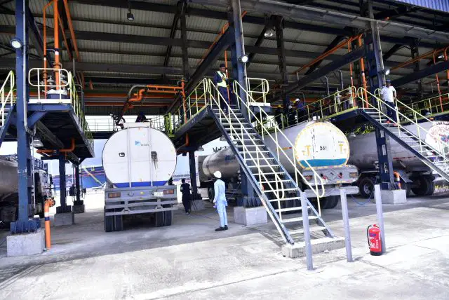 Dangote Refinery hikes petrol price to N1,175 per litre as crude oil surges to $100