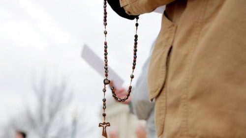 Growing number of Americans embrace Catholic faith, new study finds