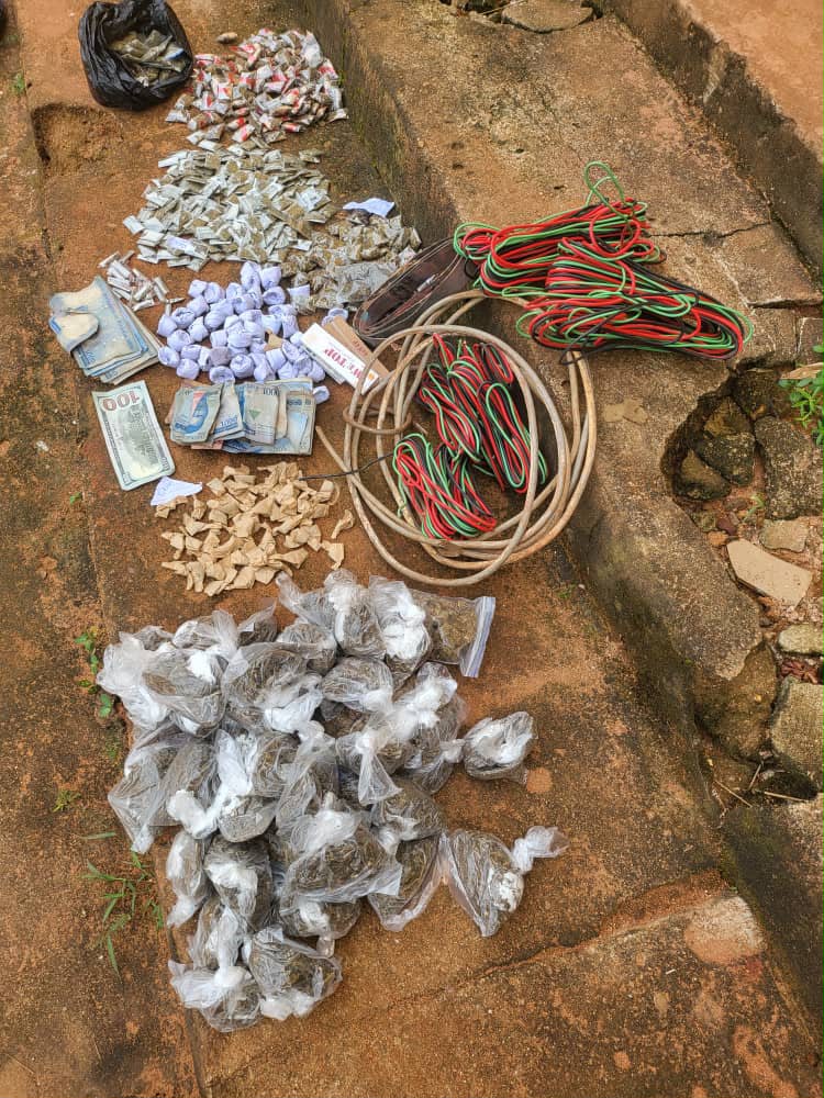 Police raid criminal hideout in Anambra, arrest five, recover drugs, fake $100